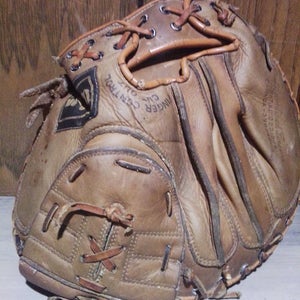 Vintage Wilson Right Hand Throw A2514 "Carlton Fisk" Catcher's Glove 12.75"