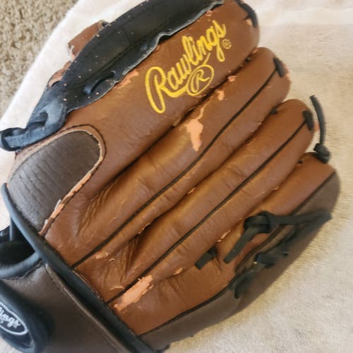 Rawlings Left Hand Throw Playmaker Series Baseball Glove 13" Glove is flaking, still life in it(:
