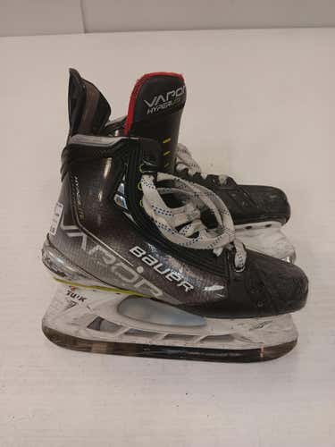 Used Bauer Hyperlite Intermediate 5.5 Ice Hockey Skates