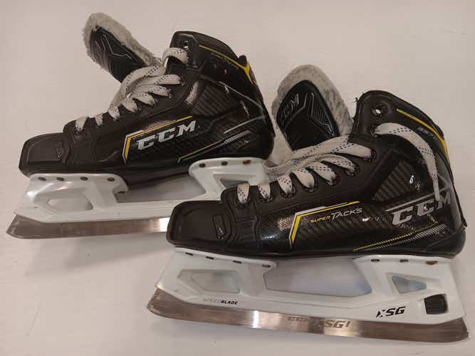 Used Ccm Super Tack Intermediate 5.5 Ice Hockey Skates