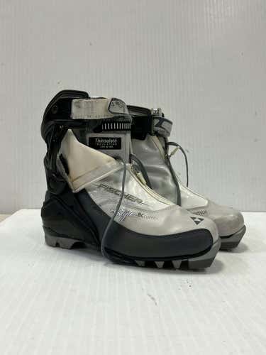 Used Fisher W 06.5-07 Jr 4.5-05 Women's Cross Country Ski Boots