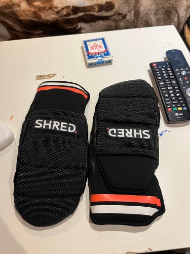 shred race protective mittens