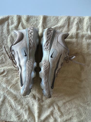 Gray Used Men's Low Top Molded Cleats React