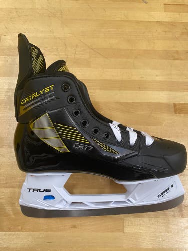 Like New Senior True Catalyst 7 Hockey Skates Size 7.5
