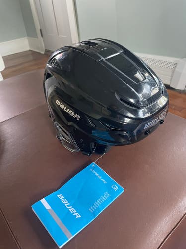 New Bauer Hyperlite Helmet Senior S/M