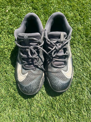 Black Used Men's Low Top Turf Cleats CC6