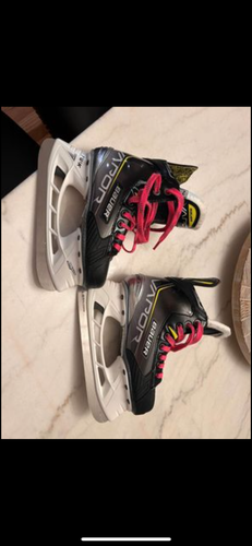 New Junior Bauer Vapor 3X Hockey Skates Extra Wide Width Size 2