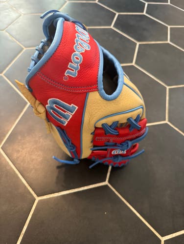 Used  Right Hand Throw 11.5" A1000 Baseball Glove