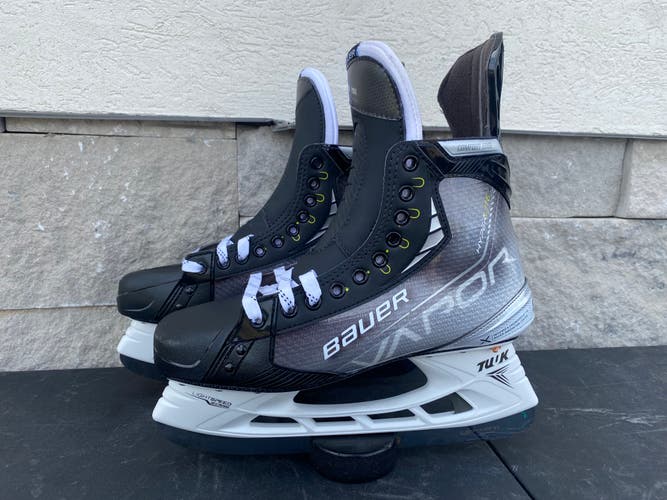 Bauer Vapor HyperLite Mens Pro Stock Size 10.5 Hockey Skates MIC 6388