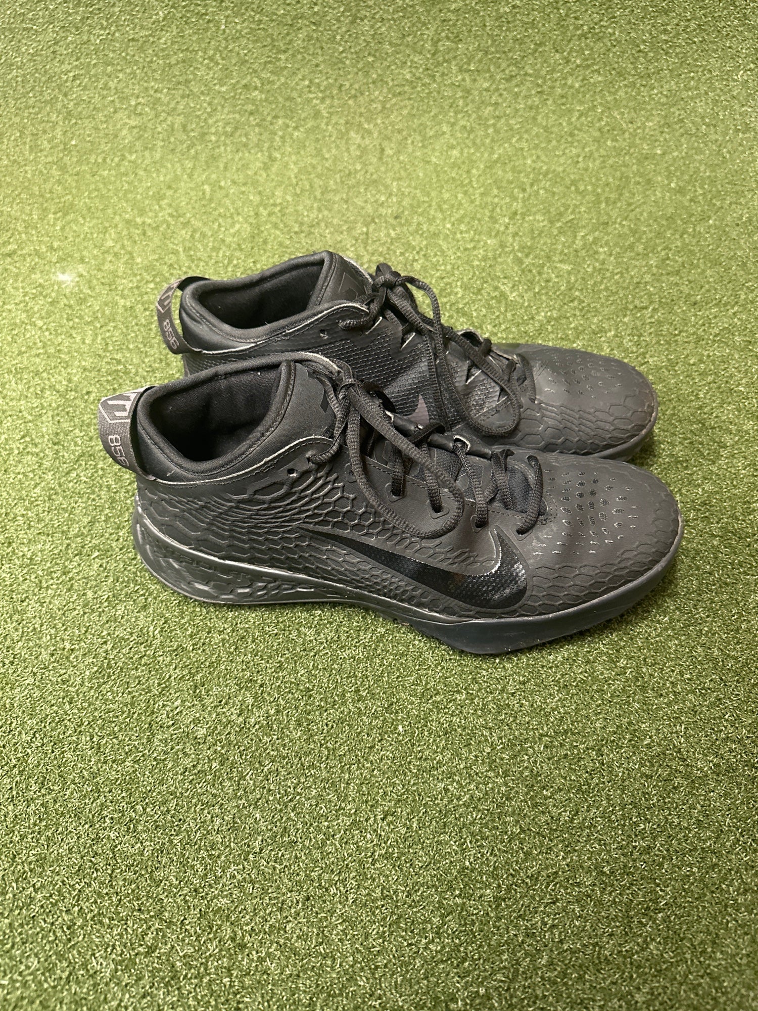 nike force zoom trout 5 turf