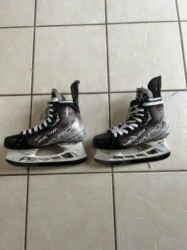 Used Senior Bauer Regular Width 9.5 Vapor Hockey Skates