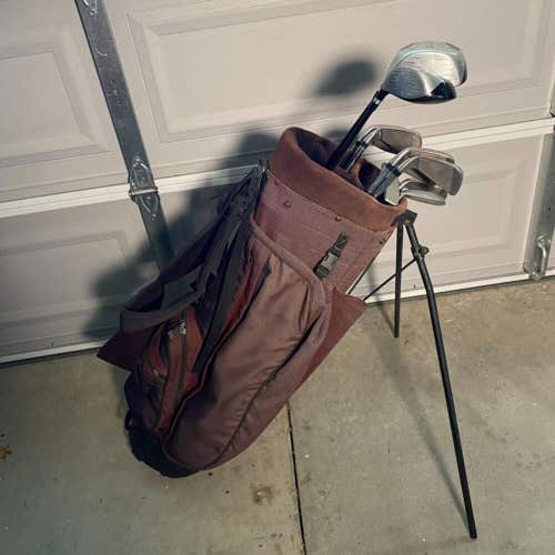 Wilson Staff Mens Right Handed Golf Club Complete Set With Stand Bag