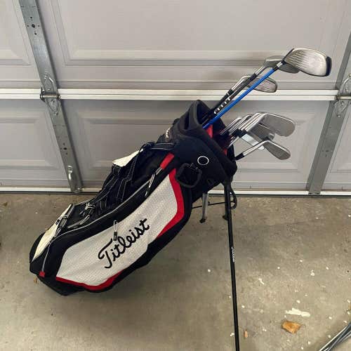 Mizuno Mens Right Handed Golf Club Complete Set With Titleist Stand Bag