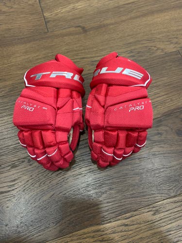 LIKE NEW  Used True TRUE Catalyst 9X Pro Stock Senior Hockey Glove - Detroit Gloves 13" Pro Stock