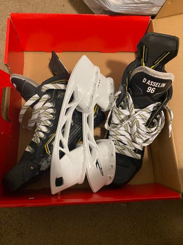 Used Senior CCM Extra Wide Width  7 Super Tacks AS3 Hockey Skates