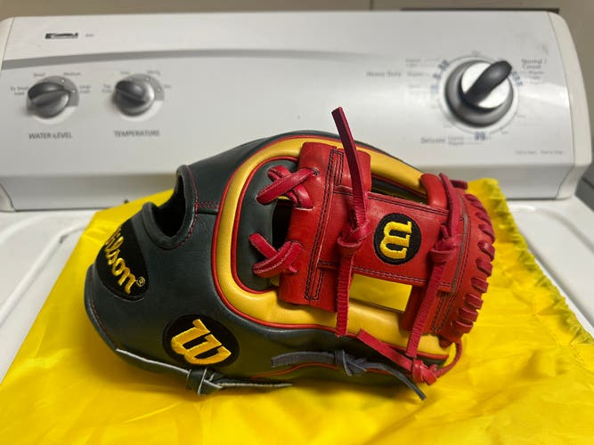 New 11.5"Wilson A2K Datdude Baseball Glove