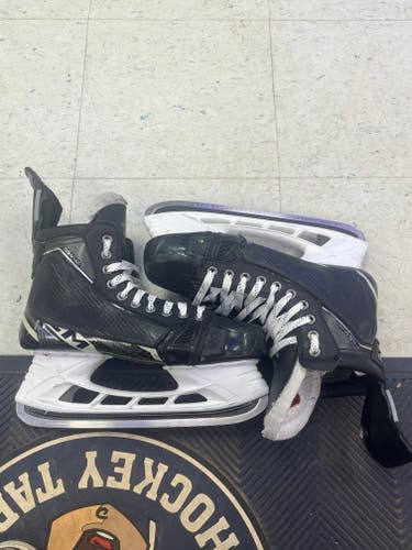 Maple Leafs William Lagesson CCM AS-V Pro Hockey Skates Regular Width Pro Stock 9.5