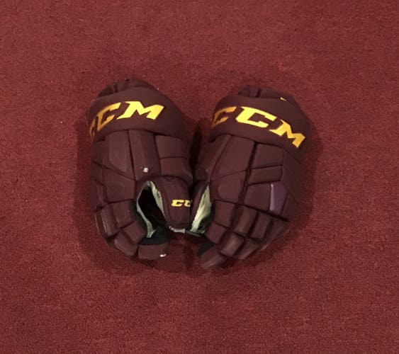 Taylor Heise University Of Minnesota Used  CCM 13" Gloves Item#MINN13TH