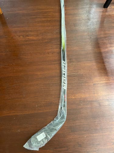 New Intermediate Bauer Right Handed P92  Vapor Hyperlite Hockey Stick
