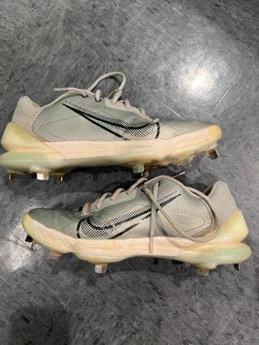Used Nike Force Zoom Trout 7 Baseball Cleats (Size 10)