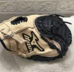 Used Right Hand Throw Mizuno Catcher's GXC-105 Baseball Glove 31"