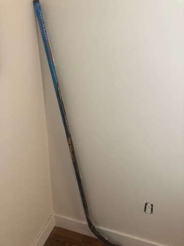 New Bauer Right Handed P28 Nexus Sync Hockey Stick