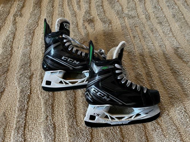 Used Junior CCM Regular Width Size 2 RibCor 88K Hockey Skates