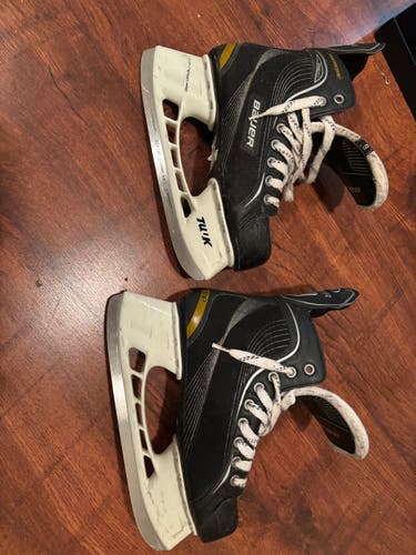 Used Intermediate Bauer Supreme Hockey Skates Regular Width 7.5