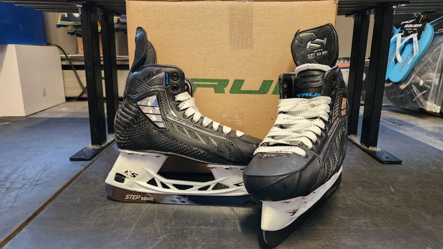 New True Pro Custom Skates Size 8 with CCM XS Holders and Step Blacksteel (21010031)
