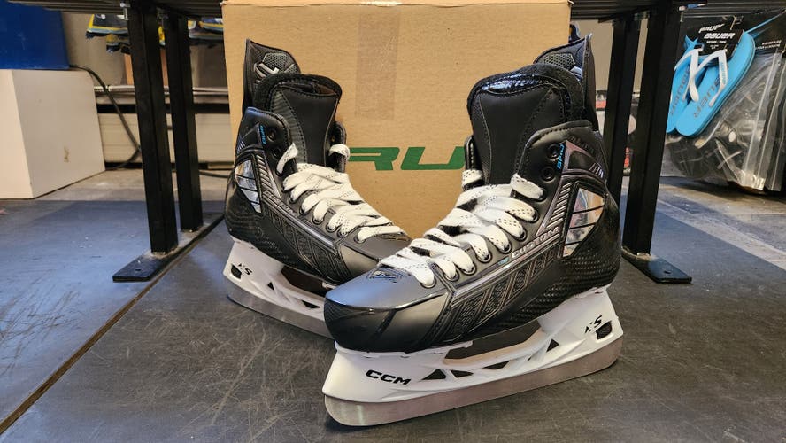 New True Pro Custom Skates Size 8 with CCM XS Holders and Step Stainless Steel (21010031)