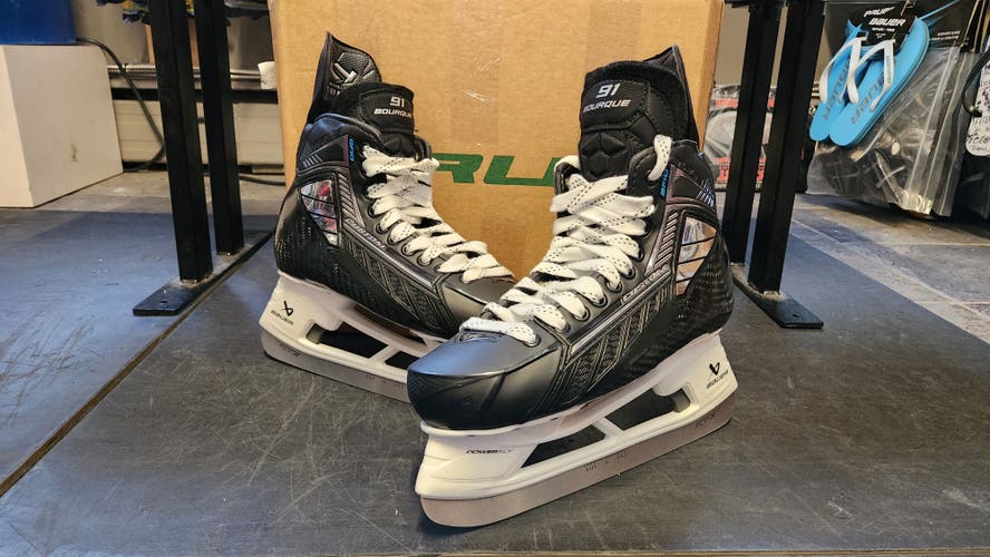 New True Pro Custom Skates Size 9 with Bauer Powerfly Holders (21010031)