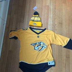 Nashville Predators Youth XL/ L Jersey and Winter Beanie
