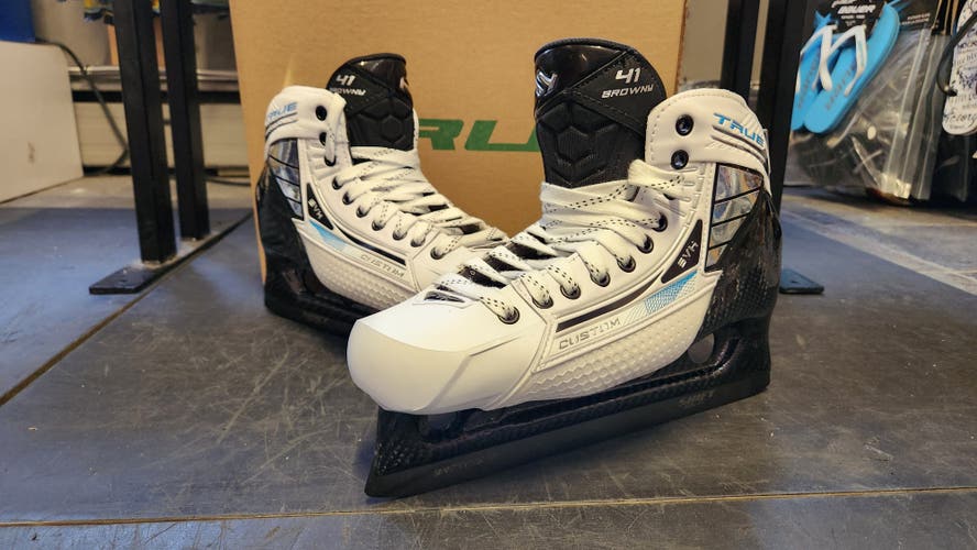 New Senior True SVH Pro Return 1 piece Size 10 Goalie Skate White with Custom Tongue [21010031]