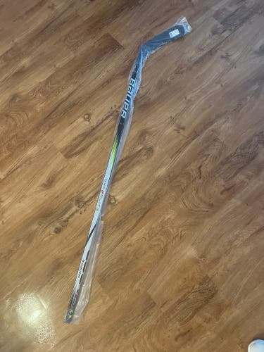 New Senior Bauer Right Handed Vapor Hyperlite 2 Hockey Stick