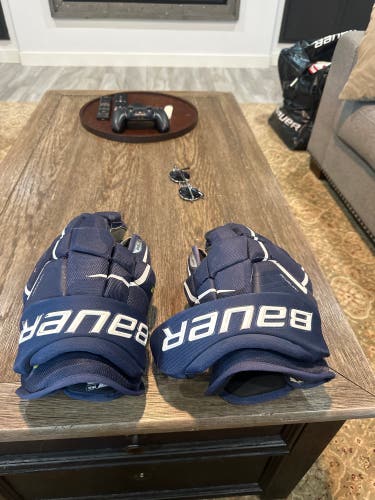 Used  Bauer 15" Supreme Ultrasonic Gloves