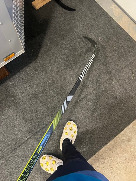New Senior Warrior Right Handed P28 Alpha LX2 Hockey Stick