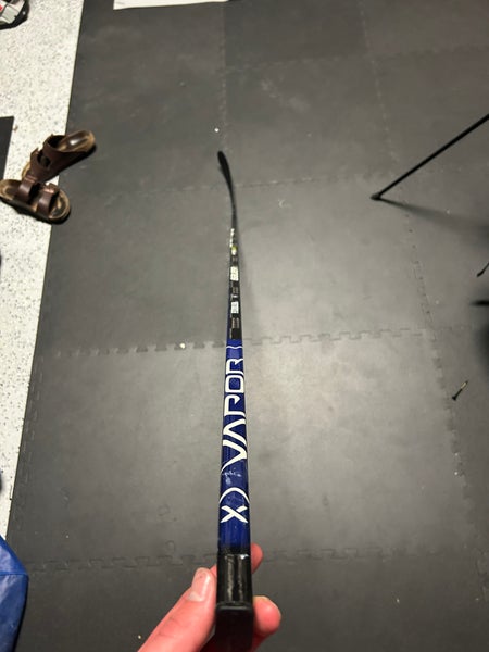 Used Senior Bauer Right Handed P28 Pro Stock Vapor Hyperlite Hockey Stick CB 70 Flex