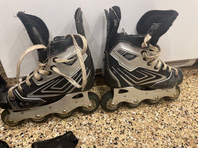 Used CCM Rollerblades With Knee Pads And Wrist Guards