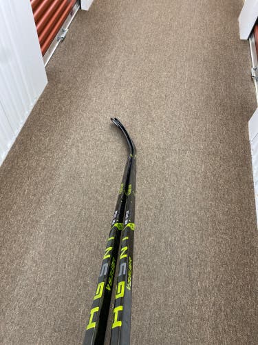 NEW TWO PACK Bauer Right Handed P92 Ag5nt Hockey Stick