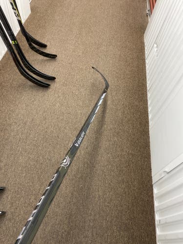 New Bauer Right Handed P28 Proto-R Hockey Stick