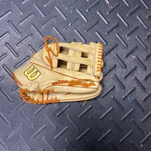 Used 2022 Outfield 12.75" A2000 Baseball Glove