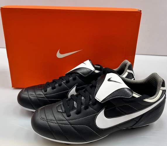 New in box Nike Tiempo Natural VT soccer shoes sz 10 black cleats football EU 44