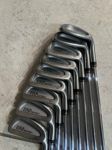 Tour Player Edition T990 Iron Set In Right Hand / 9 pc set / steel shafts true temper / good grips