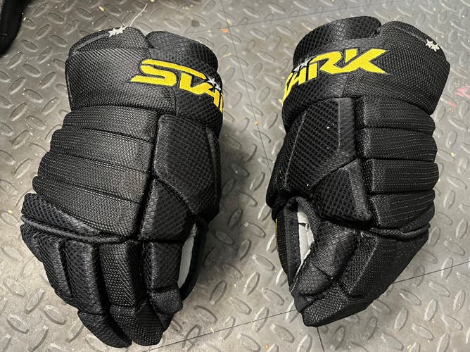 Stark hockey NC7 women’s gloves like new