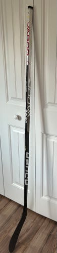 New Senior Bauer Vapor Hyperlite Right Handed Hockey Stick P88