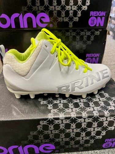 White New Size Women's 6.0 Brine Empress 3/4 Mid Top Molded Cleats