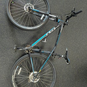 Used Gt Karakdram 43-47cm - 17-18" - Md Frame 27 Speed Men's Bikes