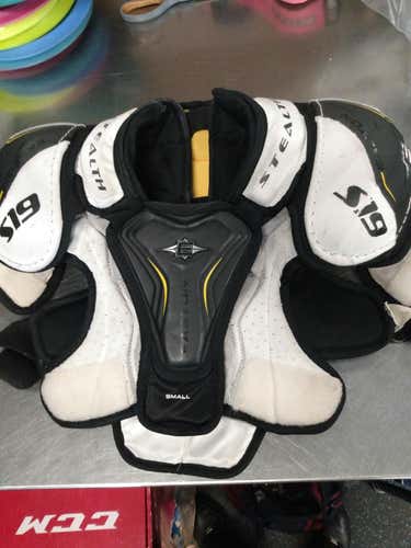 Used Easton S19 Sm Ice Hockey Shoulder Pads