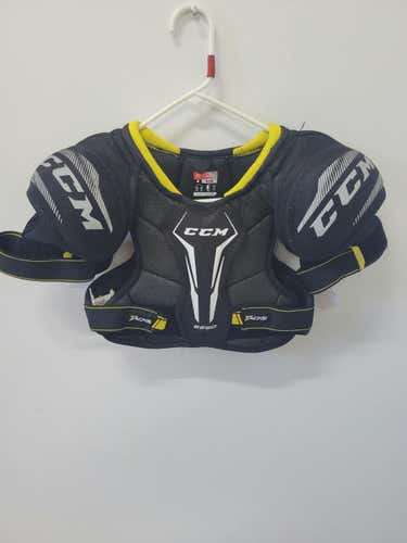 Used Ccm 9550 Md Hockey Shoulder Pads