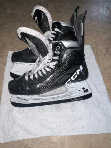 Used Senior CCM Regular Width  9.5 AS-V Pro Hockey Skates